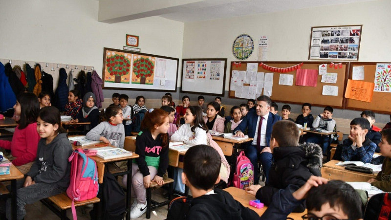 Müdür Sultanoğlu, Miniklerle Sohbet, Öğretmenlerle Değerlendirme Yaptı