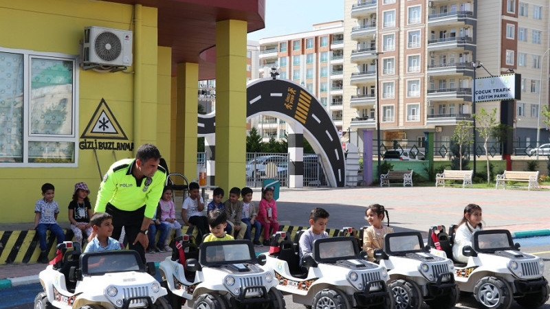 Çocuk Trafik Eğitim Parkında Çocuklara Kurallar Öğretiliyor
