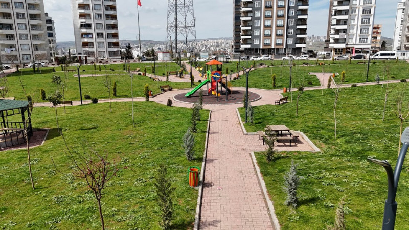 Karaköprü'de Yeni Parklar Vatandaşların Hizmetine Sunuluyor