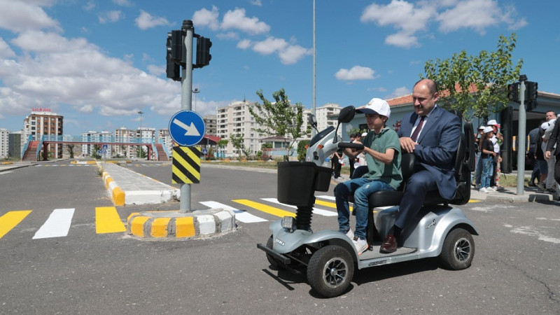 Başkan Gülpınar, Çocuklarla ‘Güvenli Trafik’ Eğitimlerine Katıldı