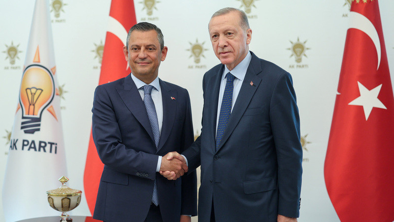 Cumhurbaşkanı Erdoğan ile CHP Lideri Özgür Özel, Bir Araya Geldi