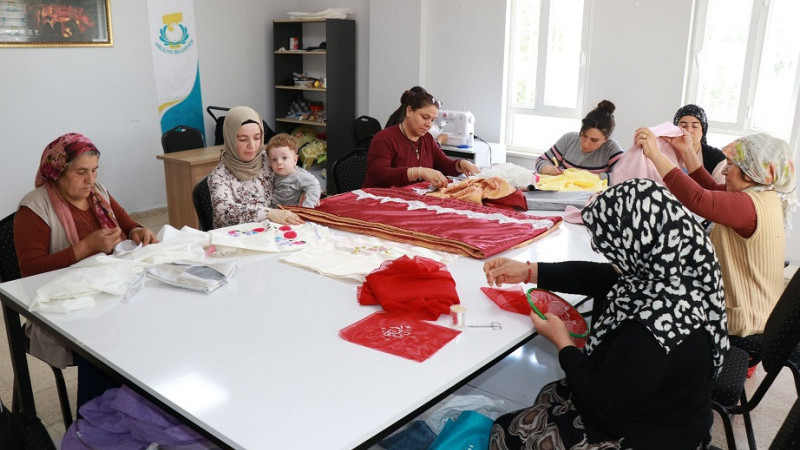 Kısas Kültür Merkezinde Kadınlar Üretim Yapıyor