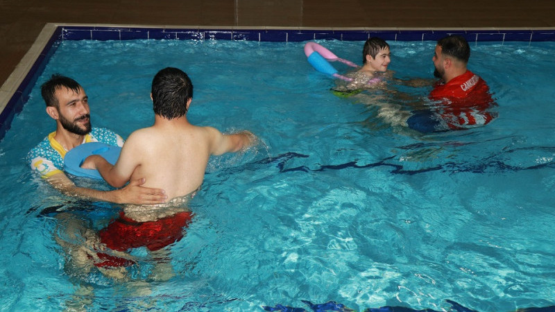 Haliliye'deki Engelli Çocuk Havuzunda Çocuklar Eğlendi