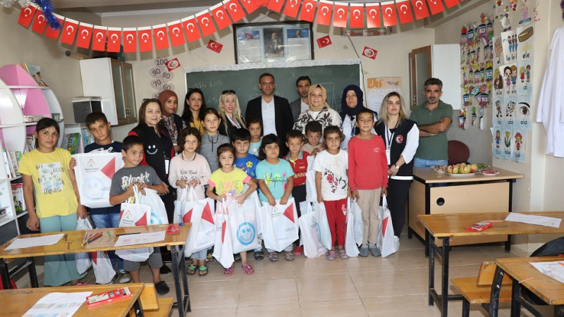 Karaköprü Belediyesinden Öğrencilere Kırtasiye ve Giyim Desteği 