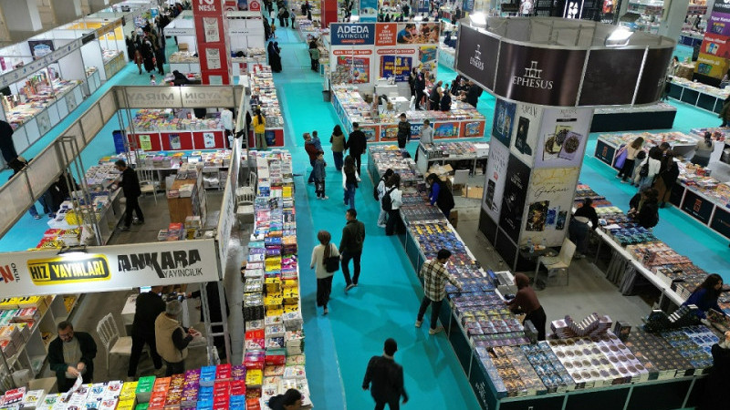 Şanlıurfa'da Açılan Kitap Fuarına Yoğun İlgi