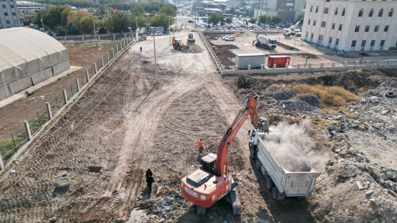 Büyükşehir Trafiği Rahatlatma Çalışmalarını Sürdürüyor