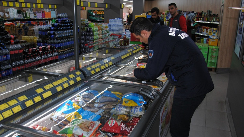 Şanlıurfa Büyükşehir Belediyesi Zabıta Ekipleri Zincir Marketleri Denetledi