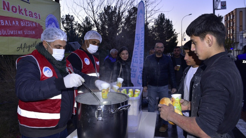 Ceylanpınar Belediyesi, Sabahları Sıcak Çorba İkramına Başladı 