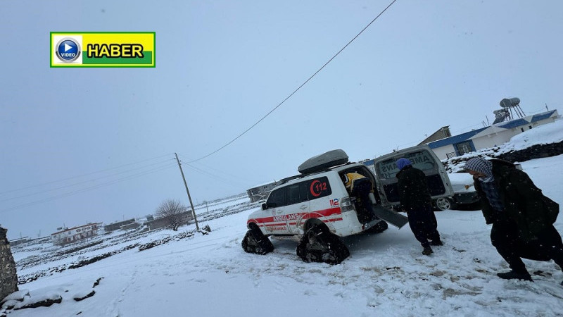 Karacadağ’da Karla Kapanan Yolda Hastalara Paletli Ambulansla Ulaşıldı