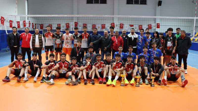 Şanlıurfa Büyükşehir Belediyesi Voleybol A Takım Sezonun Şampiyonu Oldu