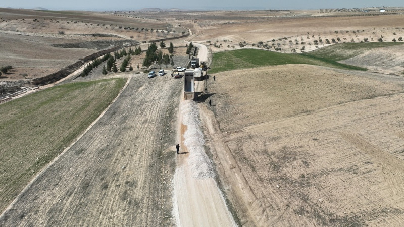 Şanlıurfa Büyükşehir Belediyesi İlçelerde Yol Çalışmalarını Sürdürüyor