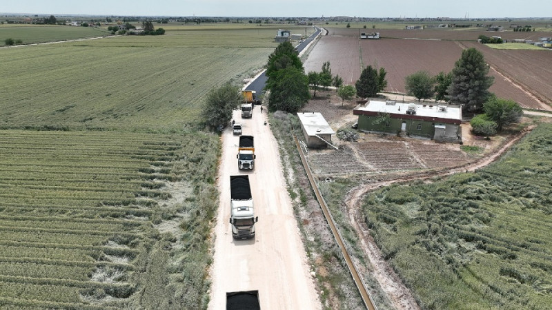 Büyükşehir Belediyesi Harran İlçesinde Sıcak Asfalt Çalışmalarını Sürdürüyor