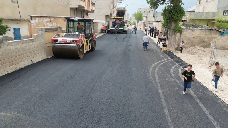 Şanlıurfa Büyükşehir Belediyesi Suruç’ta Asfaltlama Çalışmalarını Sürüyor