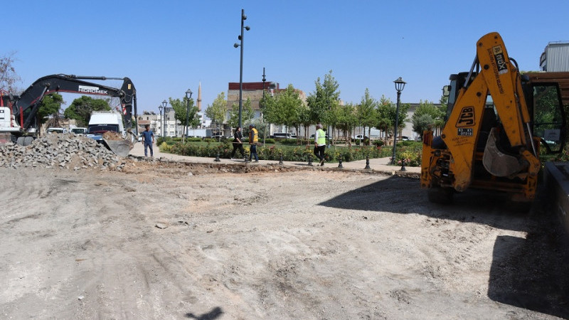 Şanlıurfa Büyükşehir Belediyesi Yol Yenileme Çalışmalarını Sürdürüyor