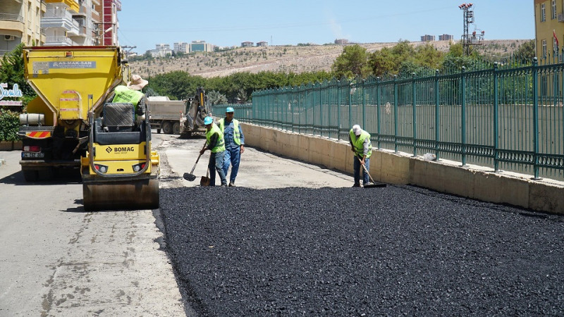 Haliliye'nin 3 Mahallesinde Asfalt Çalışmaları Sürüyor 