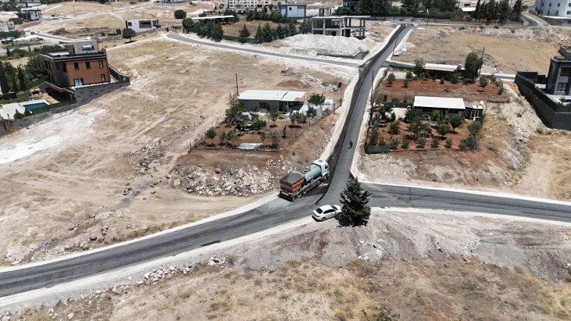 Karaköprü'de Yol Yenileme Çalışmaları Sürüyor