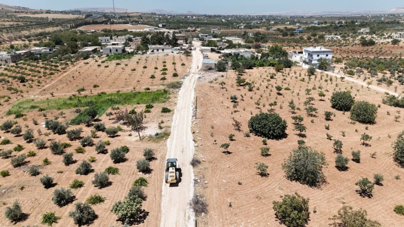 Karaköprü'nün Kırsal Mahallelerinde Yol Yenileme Çalışmaları Sürüyor