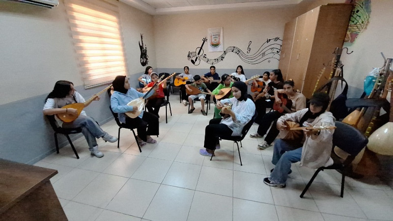Büyükşehir Belediyesi Gençlik Merkezlerinde Çeşitli Kurslar Düzenliyor 