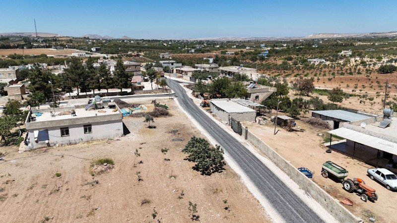 Karaköprü'nün Kırsal Mahallelerinde Sathi Asfalt Çalışmaları Yapılıyor
