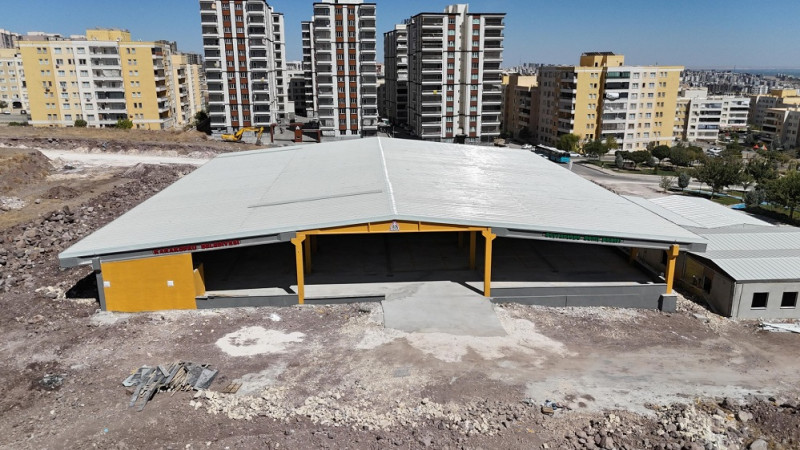 Karaköprü Seyrantepe'de Semt Pazarı ve Otopark Çalışması Sürüyor