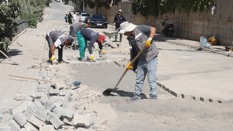 Karaköprü’de Yol Onarım Çalışmaları Sürüyor