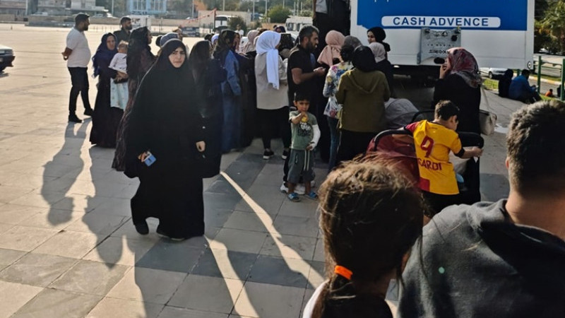 Şanlıurfa’da Aile Kart Almak İsteyen Vatandaşlar Uzun Kuyruklar Oluşturdu