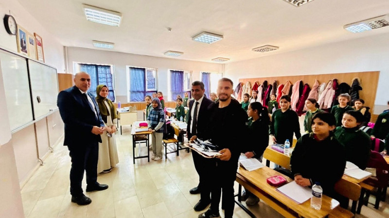 Anahtar Parti Akçakale Teşkilatından Öğretmenler Gününü Kutladı