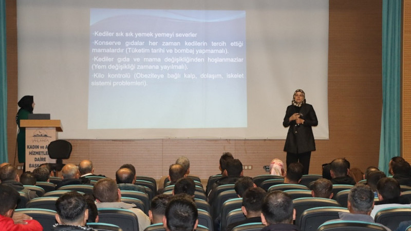 Büyükşehir Belediyesi'nden Petshop İşletme Sahiplerine Eğitim