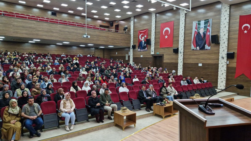 Haliliye ve Eyyübiye Öğretmenlerine Aile Semineri Düzenlendi