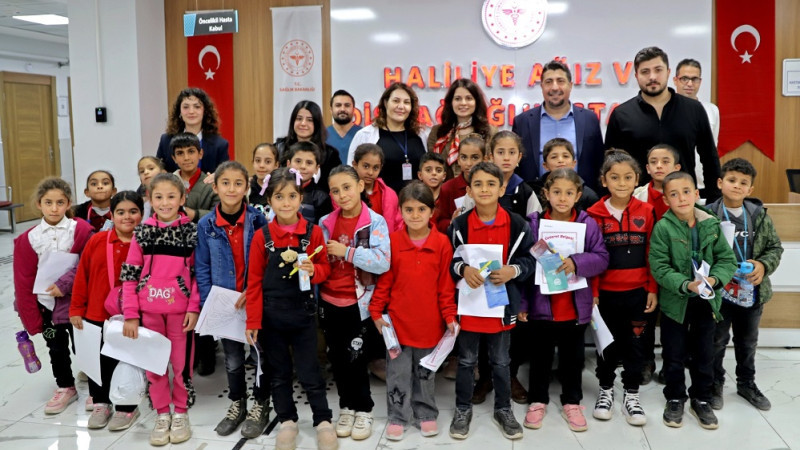 Ağız ve Diş Sağlığı Haftasında Gönüllere Taht Kuran Proje Hayata Geçirildi