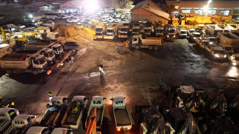 Büyükşehir Belediyesi Ekipleri Kar Yağışı Öncesi Önlem Aldı