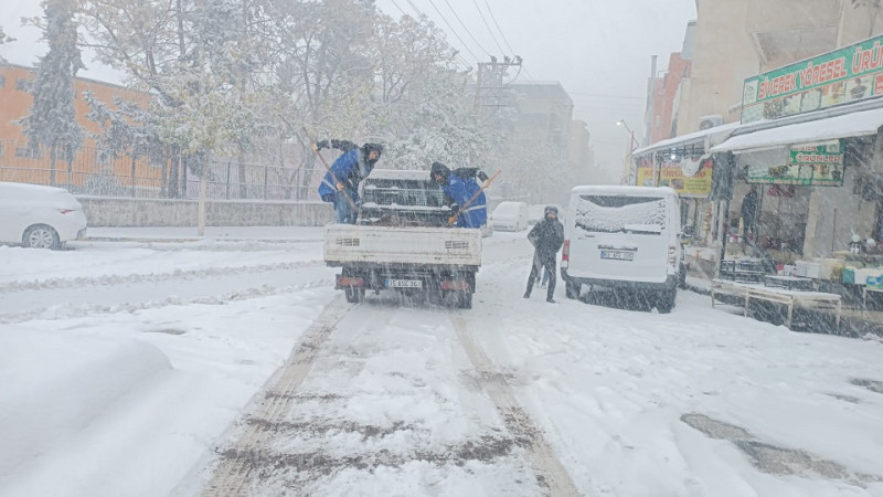 Eyyübiye’de Yıl Sonu Kar Mesaisi Erken Başladı