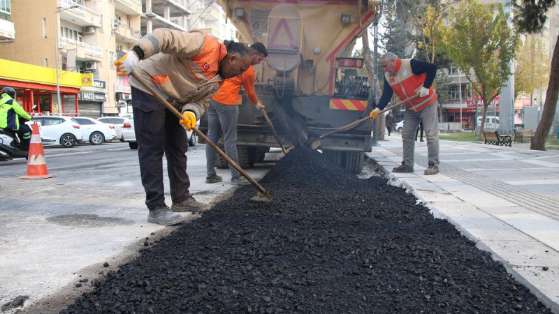 Haliliye'de Yol Yenileme Çalışmaları Devam Ediyor