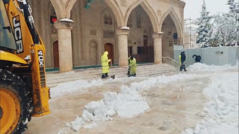Eyyübiye’de Camiler ve Yollar Kardan Temizlendi