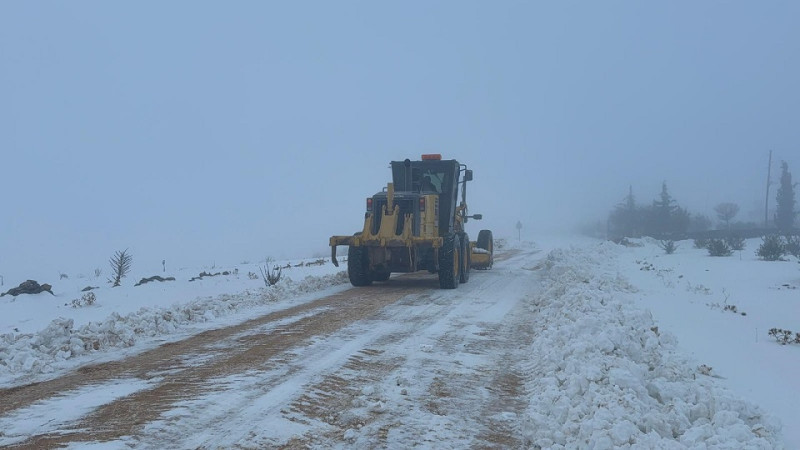 Şanlıurfa Büyükşehir Belediyesi Merkez ve Kırsalda Karla Mücadele Çalışması Yaptı