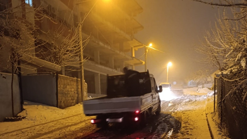 Eyyübiye’de Karla Mücadele Geceden Başladı