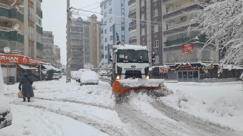 Karaköprü'nün Merkez ve Kırsal Mahallelerinde Karla Mücadele Çalışması Yapıldı
