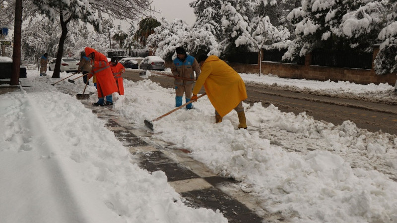 Haliliye'de Kar Küreme ve Tuzlama Çalışmaları Sürüyor