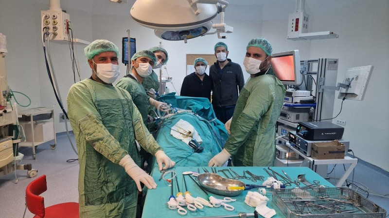 Viranşehir'de Büyük Böbrek Kisti Kapalı Yöntemle Başarıyla Alındı
