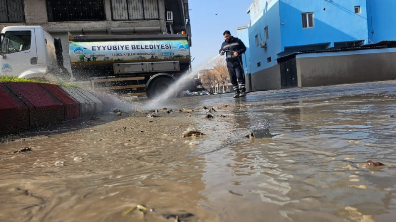 Eyyübiye’de Temizlik Çalışmaları Sürüyor