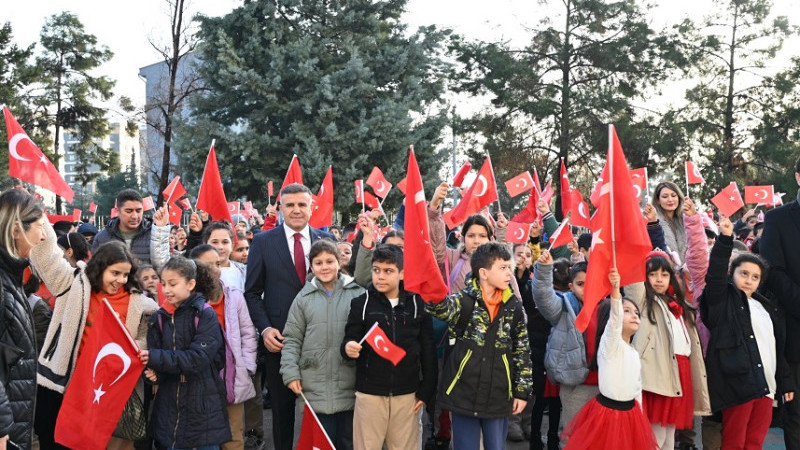 Şanlıurfa'da Eğitim-Öğretim Yılının 2. Dönem Bayrak Coşkusuyla Başladı