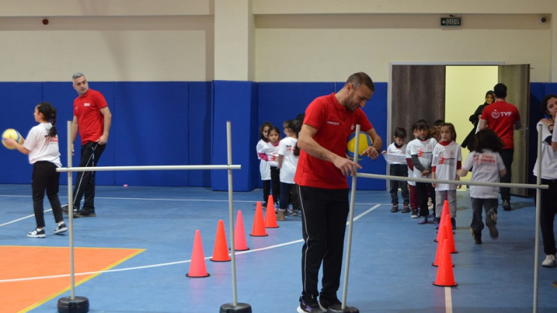 Fabrika Voleybol'un yeni Okulu Şanlıurfa'da Açıldı
