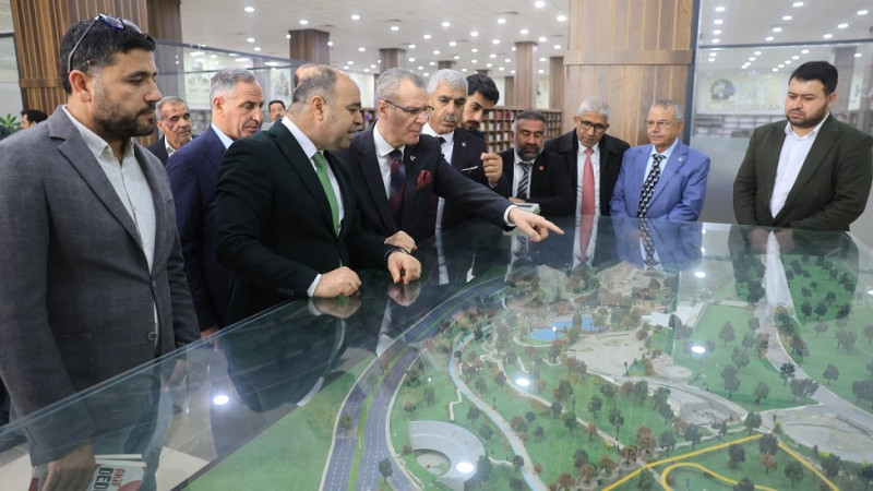 Osmanağaoğlu, Karaköprü Merkez Kütüphanesi’ni Ziyaret Etti