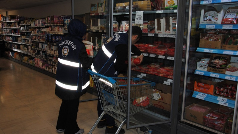 Şanlıurfa'da Sağlığa Zararlı 6 Milyon TL’lik Gıda Raflardan Toplandı