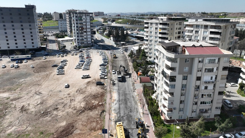 Büyükşehir Belediyesi'nden Mustafa Direkli Caddesi’ni Sıcak Asfalt Çalışması 