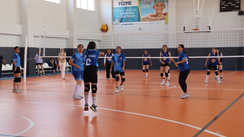 Karaköprü’de Voleybol Turnuvası Devam Ediyor