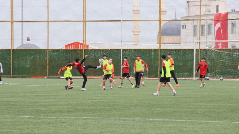 Şanlıurfa Büyükşehir Belediyesi'nin Futbol Eğitimleri Sürüyor