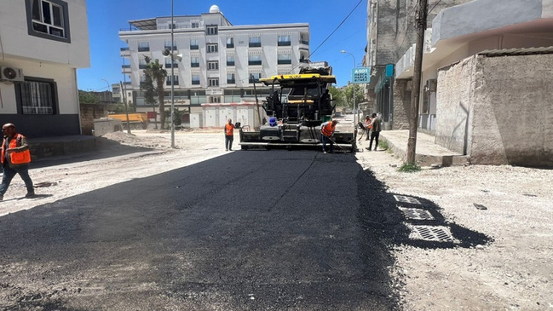  Büyükşehir Belediyesi Uğur Boran Caddesi’nde Sıcak Asfalt Serimine Başladı