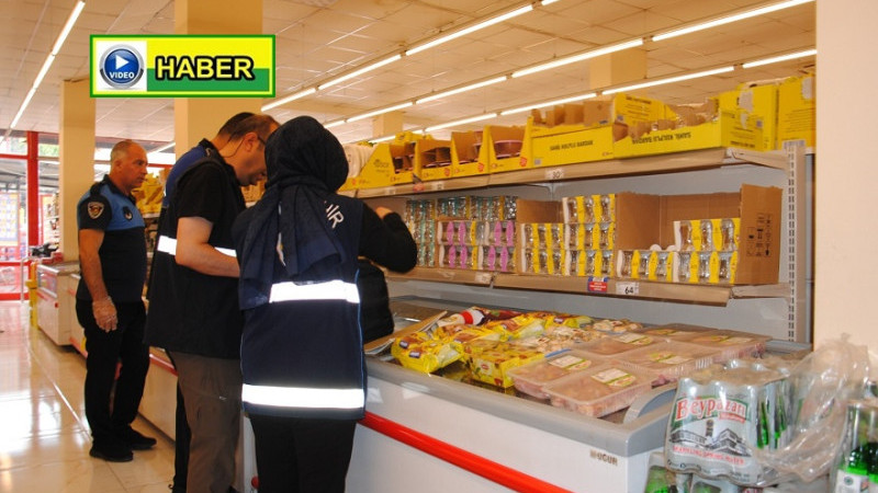 Şanlıurfa Büyükşehir Belediyesi Zabıta Ekipleri Tarihi Geçmiş Ürünlere Geçir Vermiyor