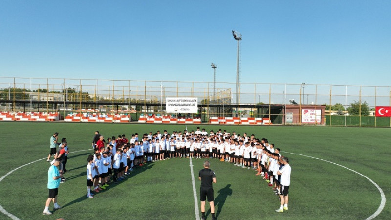 Şanlıurfa Büyükşehir Belediyesi Binlerce Çocuğa Temel Futbol Eğitimi Veriyor